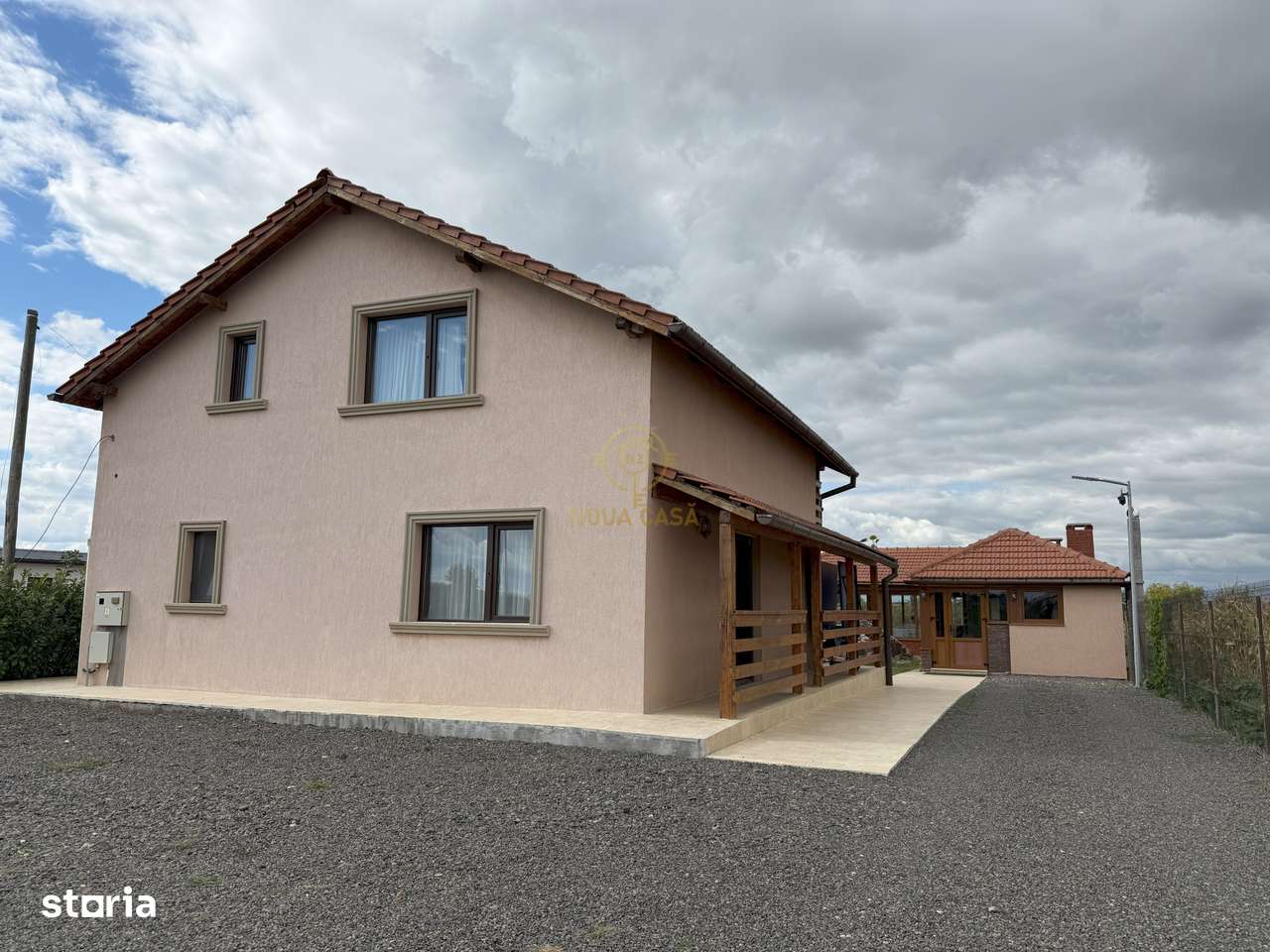 Vila de vanzare in APA-NORD  cu 2 Piscine/Zona de Relaxare/Acces lac-8