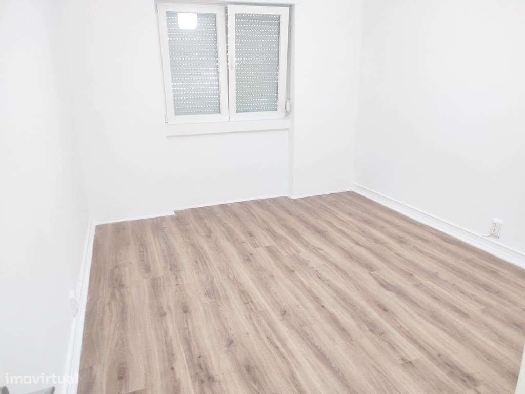 T3 Remodelado Junto á Escola Secundária da Amadora (Liceu)-13