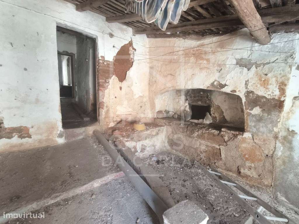 Moradia com 8 divisões e com quintal em Vila Alva-13