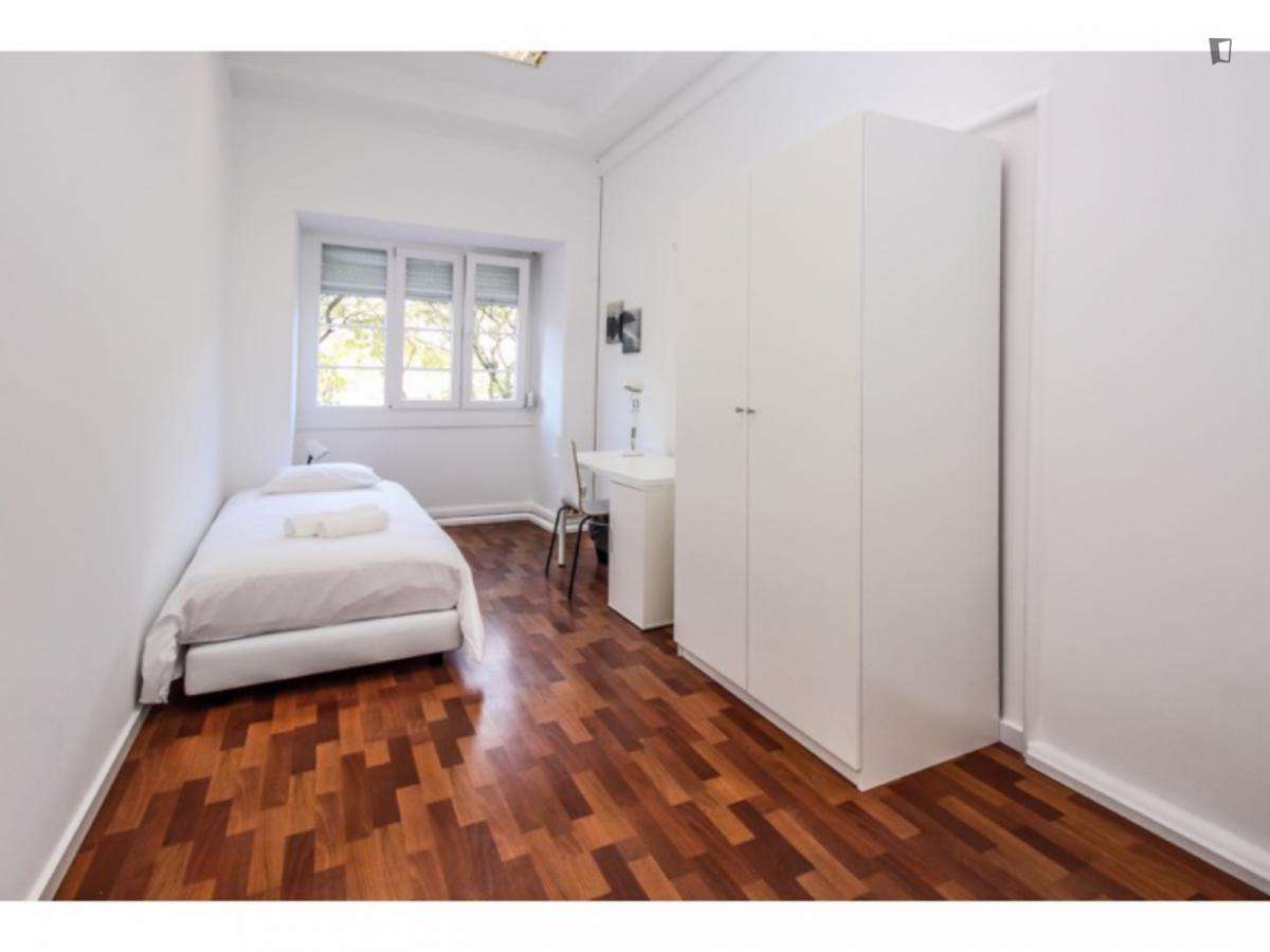 Quarto - localizado em Alameda Lisbon - Grande imagem: 5/6