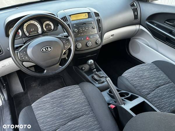 Kia Ceed - 25