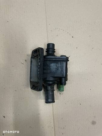 Ford fusion fiesta mk6 9654393880 Obudowa termostatu - 1