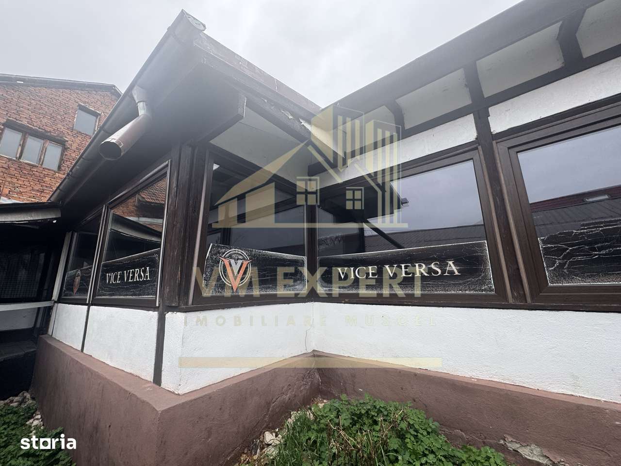 SPATIU COMERCIAL CAMPULUNG ZONA CENTRALA - Imagine principală: 5/17