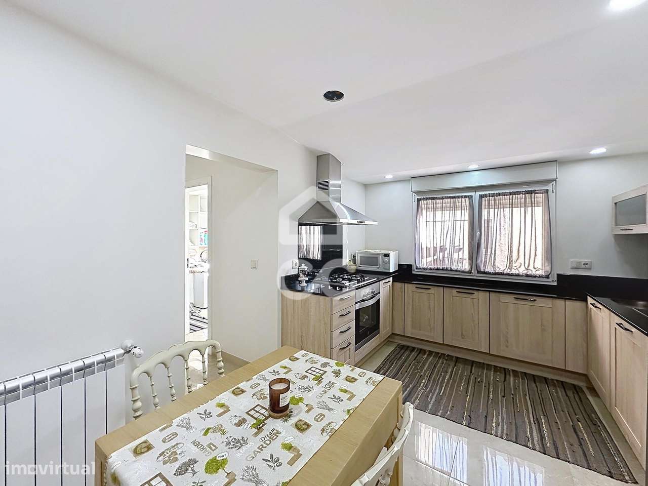 Moradia T4, um dos quartos do rés do chão, com garagem e anexos-22