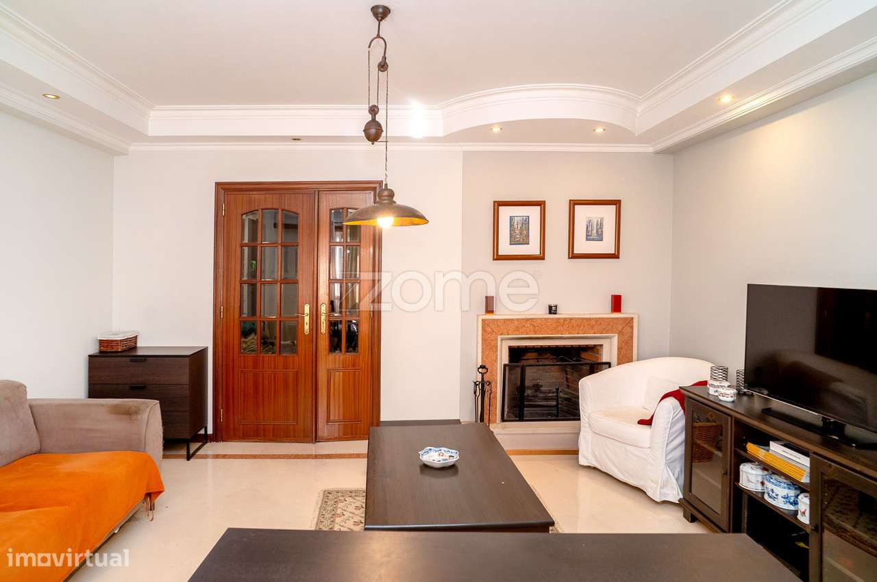 Apartamento T3 com Lareira, Parqueamento e Arrecadação – Santa Mar...-11