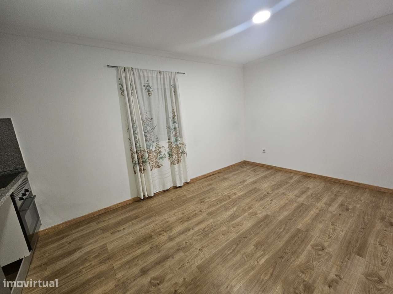 Apartamento T1 de Moradia - Grande imagem: 2/6