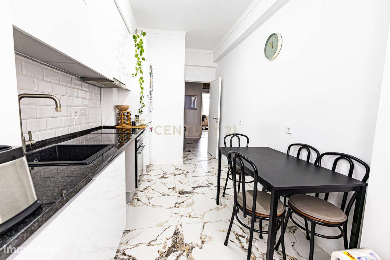 Apartamento T1 Remodelado na Torre da Marinha - Grande imagem: 2/14