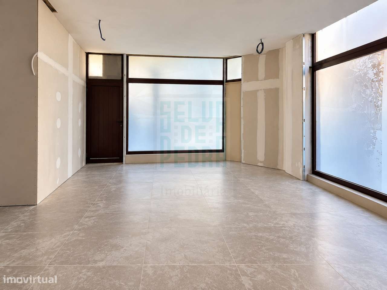 T3 totalmente renovado com 103 m² e 3 frentes em Rio Tinto-7