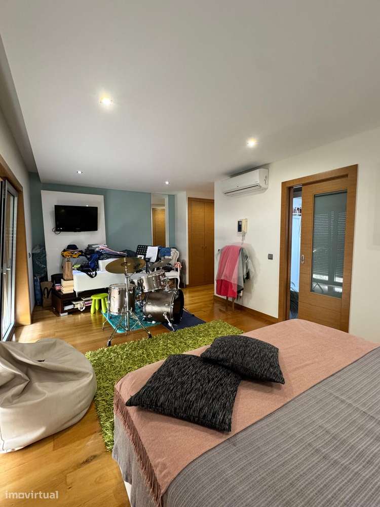 Apartamento duplex T4 com 3  garagens-35