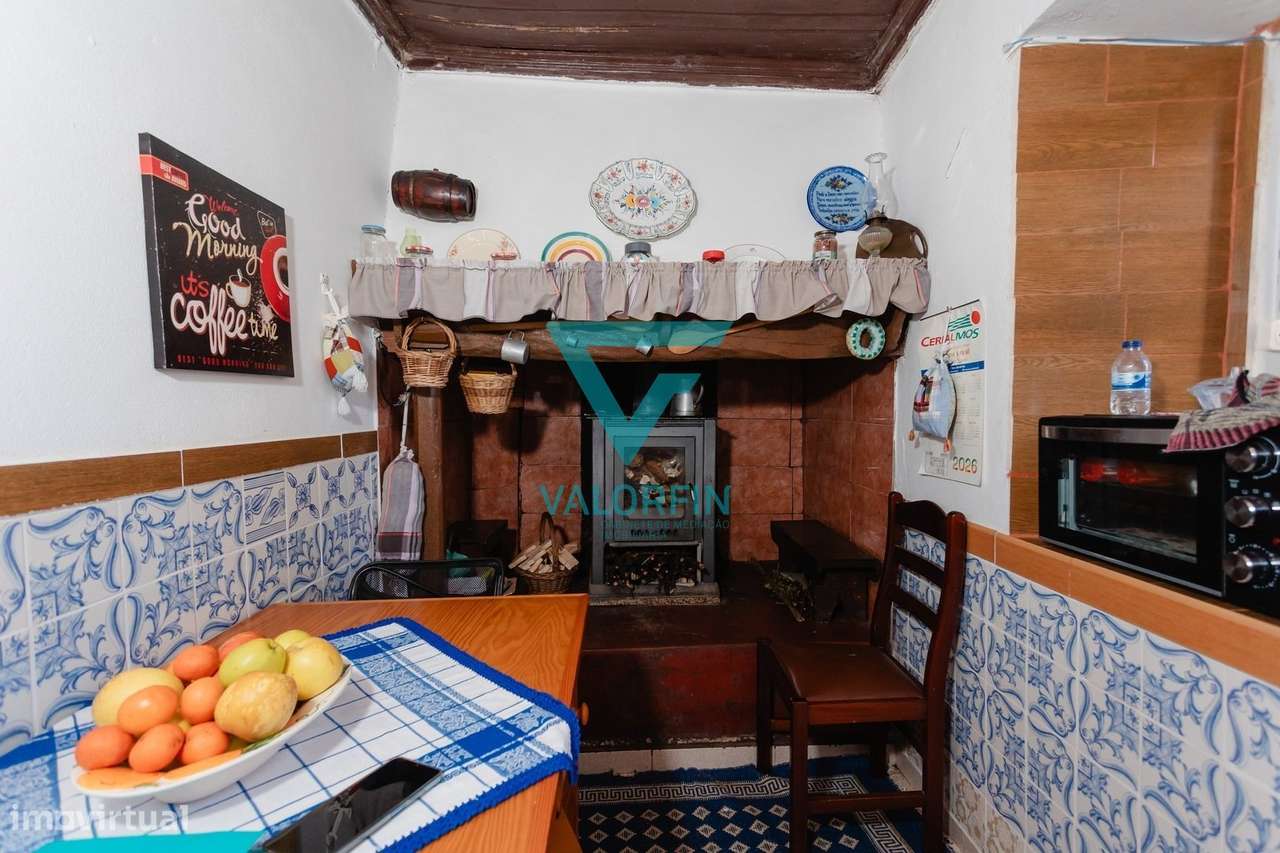 MORADIA T2 Térrea com Terreno e Logradouro | Porto de Mós-8