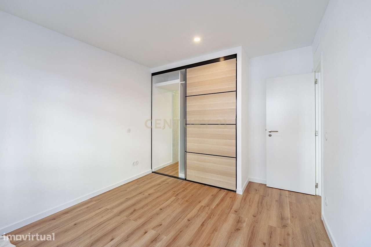 Apartamento T2 Fogueteiro com Logradouro-20