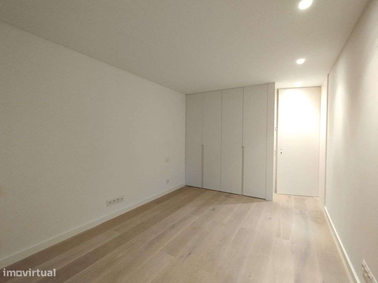 Moradia de Luxo a Estrear no Coração da Quinta da Marinha Sul-14