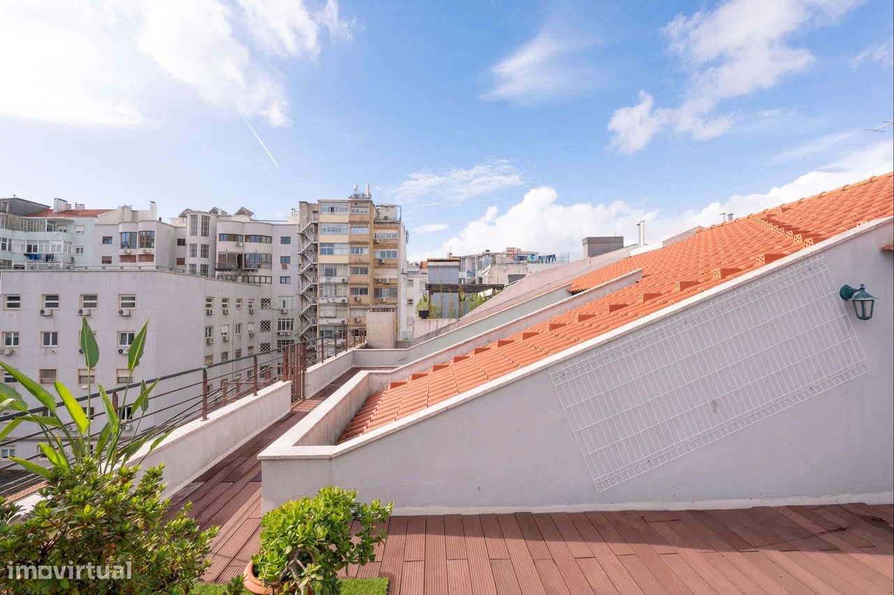 Apartamento T2 com 4 terraços e garagem nas Avenidas Novas, Lisboa-40