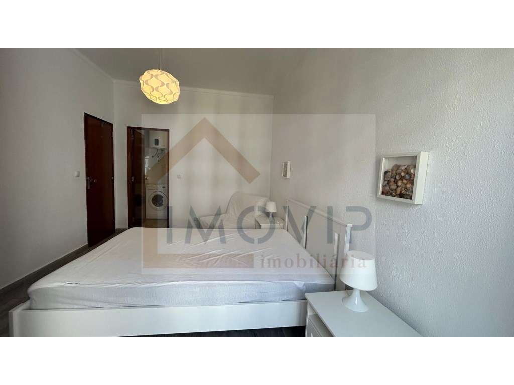Vende-se T1 totalmente remodelado e mobilado-Monte gordo-9