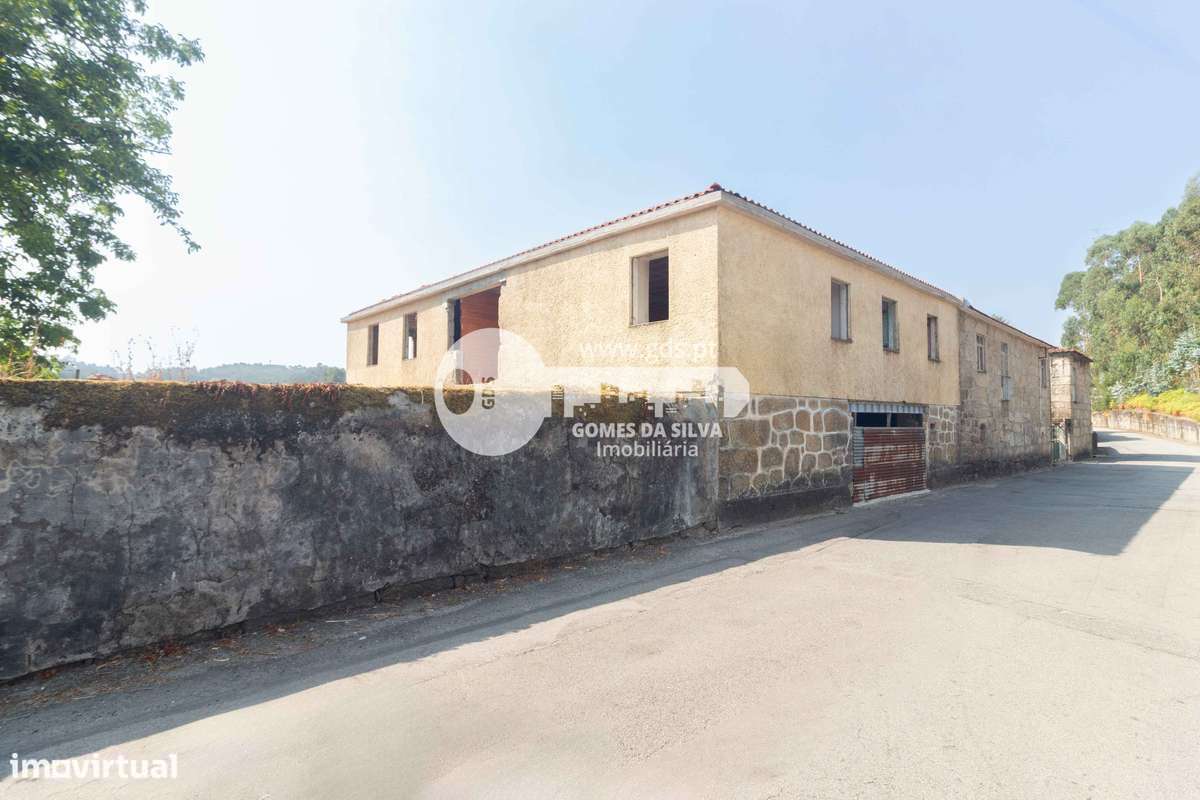 Moradia em estrutura com projeto para 3 apartamentos em Jesufrei - Grande imagem: 4/42