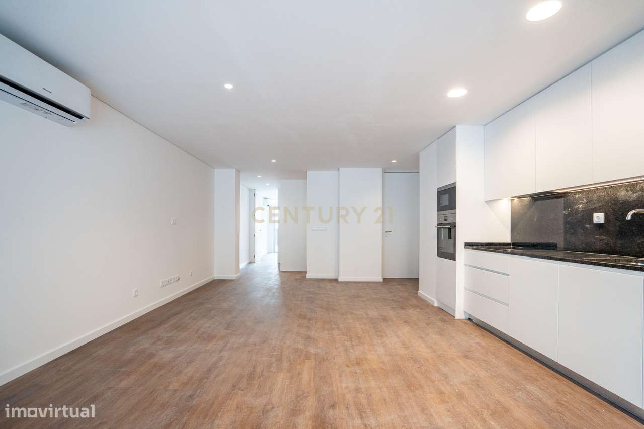 T1 Novo a Estrear com Terraço de 200m² | Ollea Village | Garagem-8