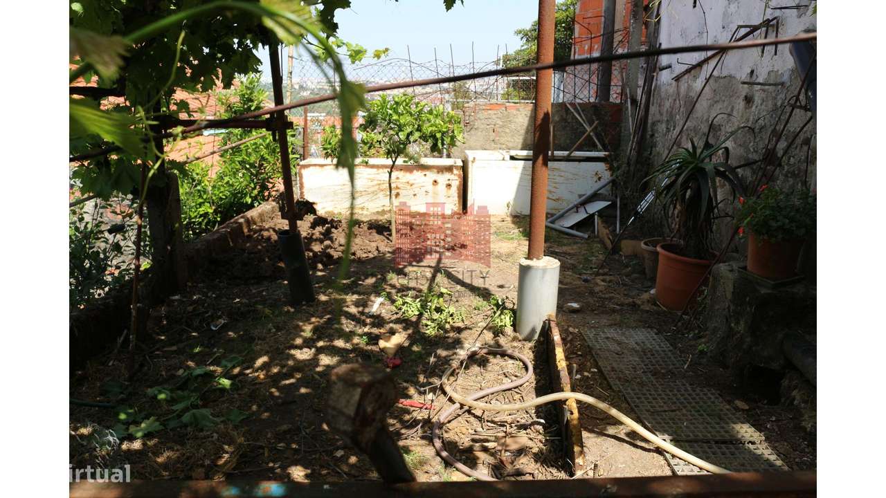 Moradia T2+T2 | Terreno 326 M2-26