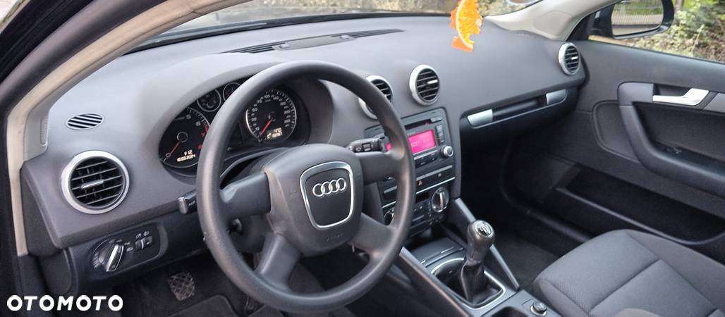 Audi A3 1.6 Ambiente - 18