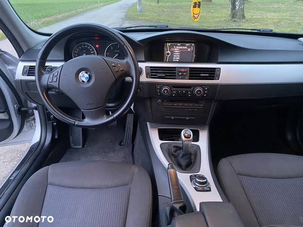 BMW Seria 3 318d - 19