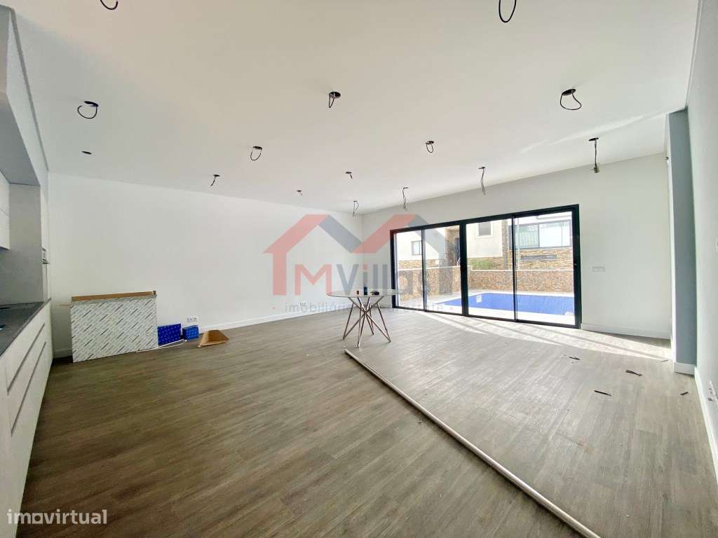 Moradia V3 semi-geminada com piscina e garagem - Albufeira - Grande imagem: 2/35