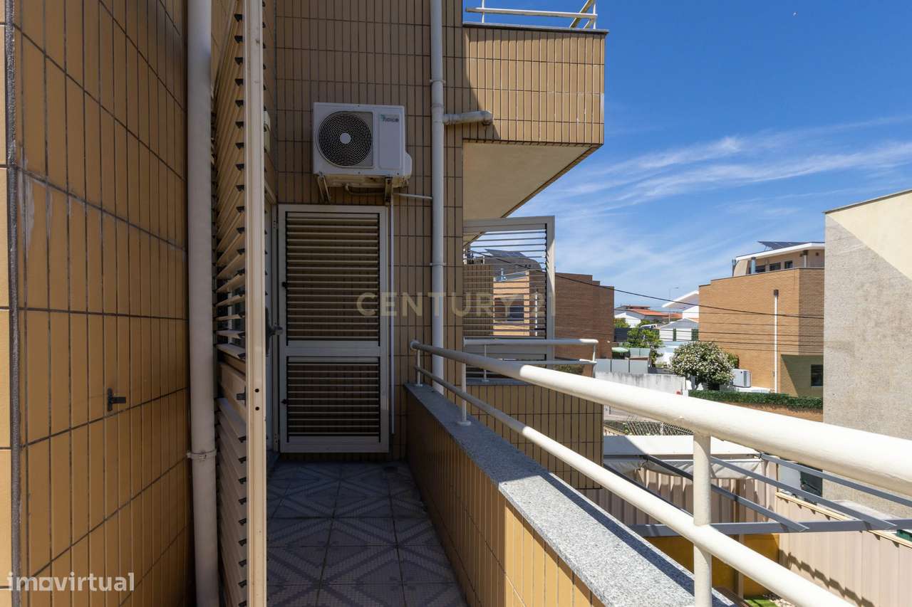 Soberbo Apartamento T2 com Vista Mar Canidelo-12