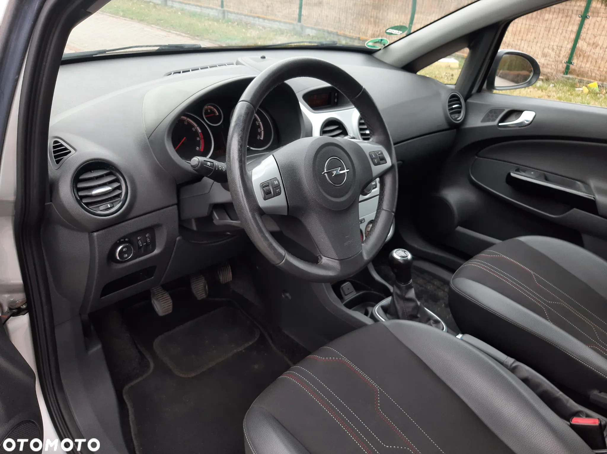 Opel Corsa 1.4 16V 150 Jahre - 7