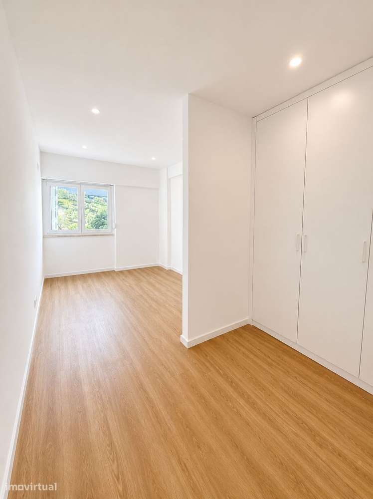 Apartamento T3 totalmente remodelado em Carnaxide-7