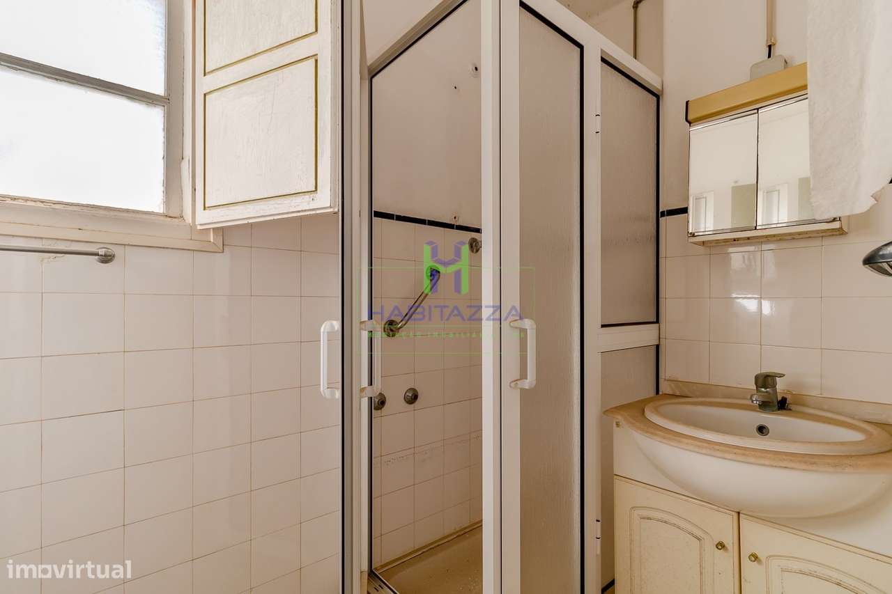 Prédio no Centro histórico de Lagos composto por 2 Apartamentos T3 e 1-25