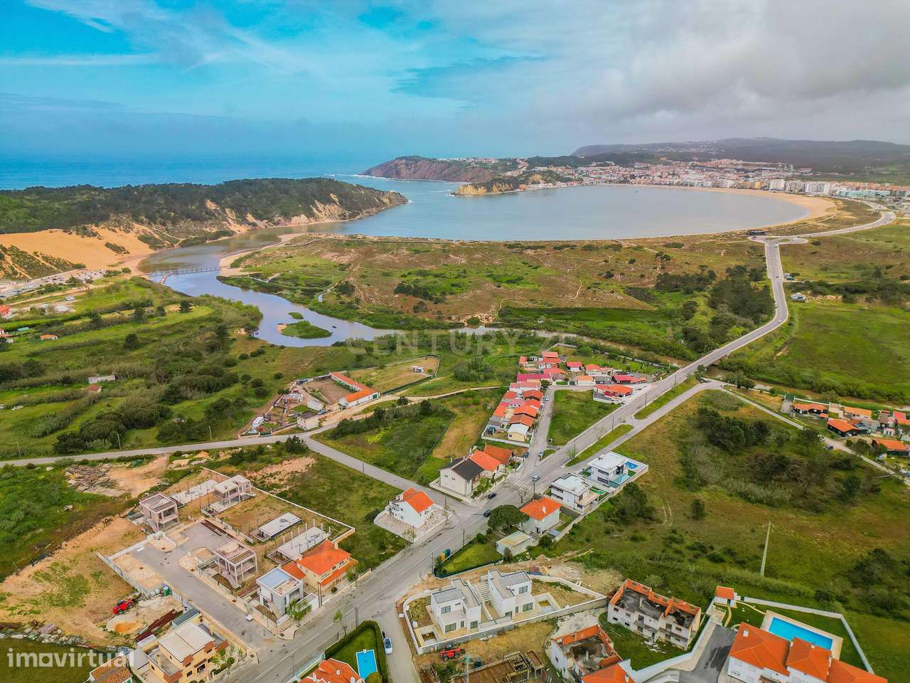 Moradia T3 com Piscina e Jardim em Salir do Porto-13