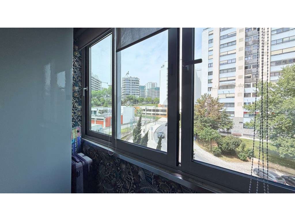 Apartamento T4 em Miraflores-26