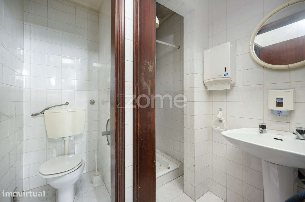 Loja perto da praia da Nazaré-24