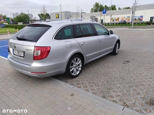 Skoda Superb 2.0 TDI Family DSG - 6