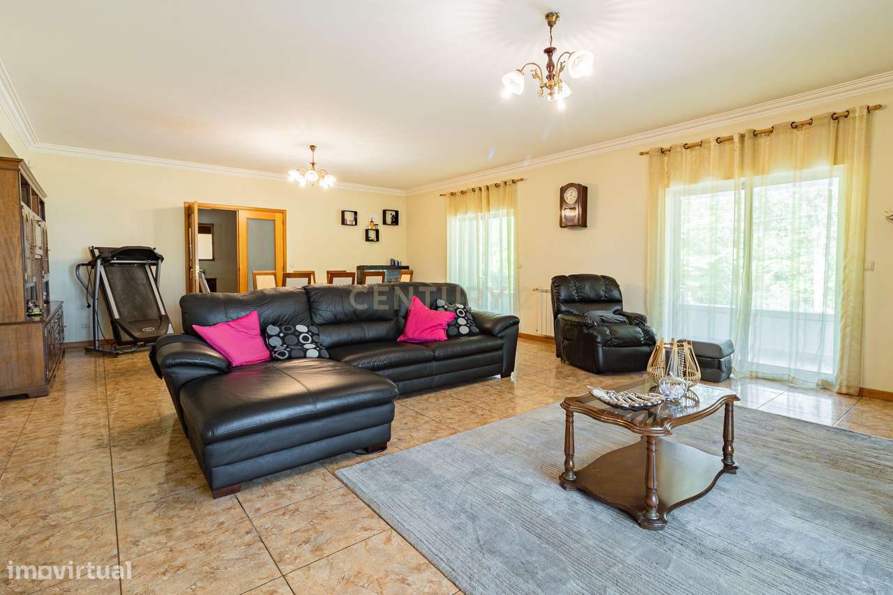 Moradia T4 Independente com Piscina, em Fiscal Amares - Grande imagem: 4/53