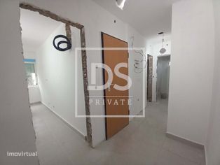 Fantástico apartamento T4 renovado, no Cacém.