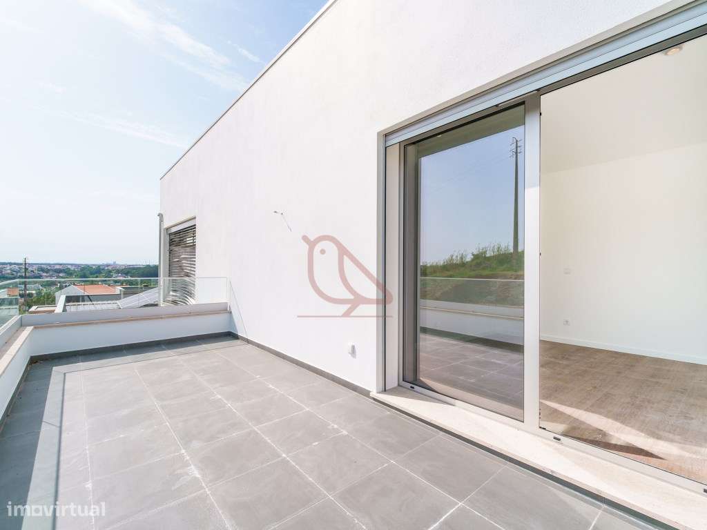 Moradia Isolada T4 Contemporânea com Jardim e Acabamentos Premium -...-30