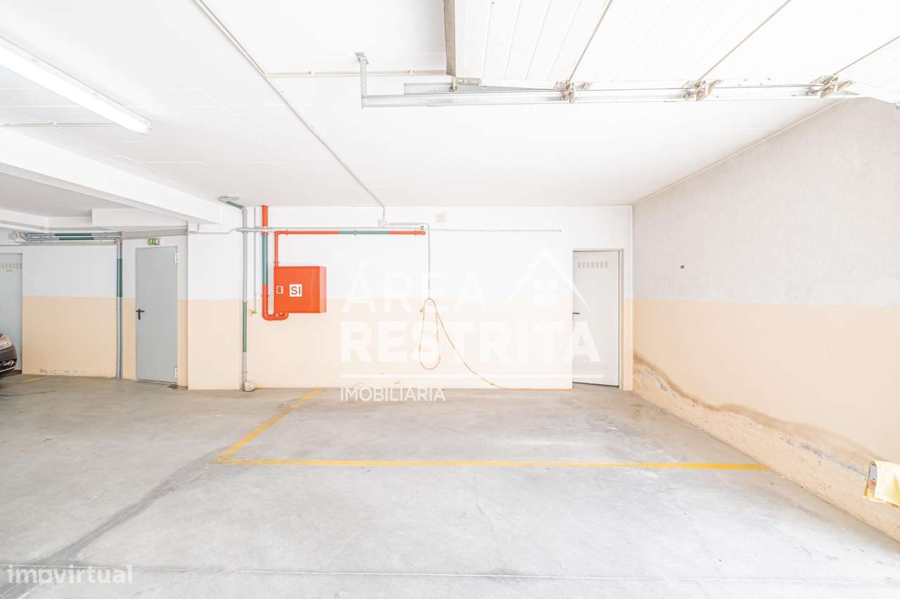 Apartamento T3 com parqueamento e varanda no Parque Luso em Corroios-12
