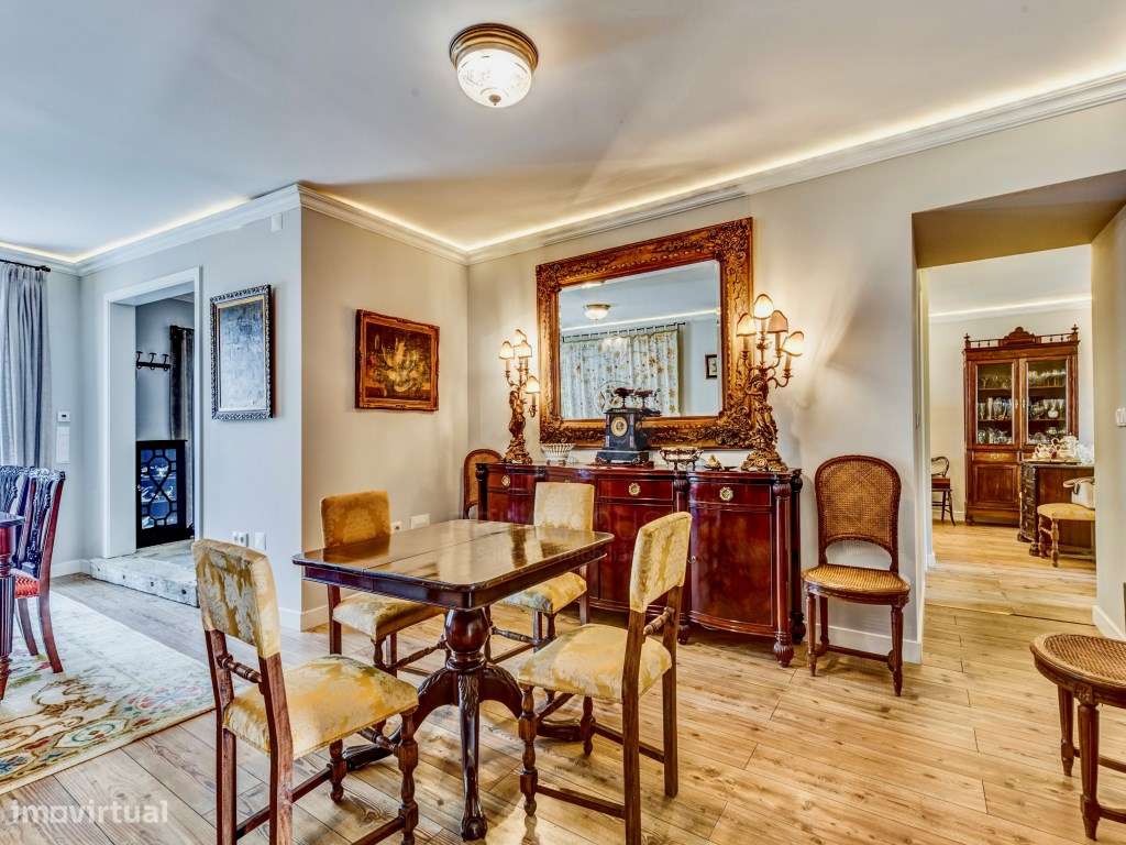 Moradia T4+1 no Centro da Vila Nogueira de Azeitão-5