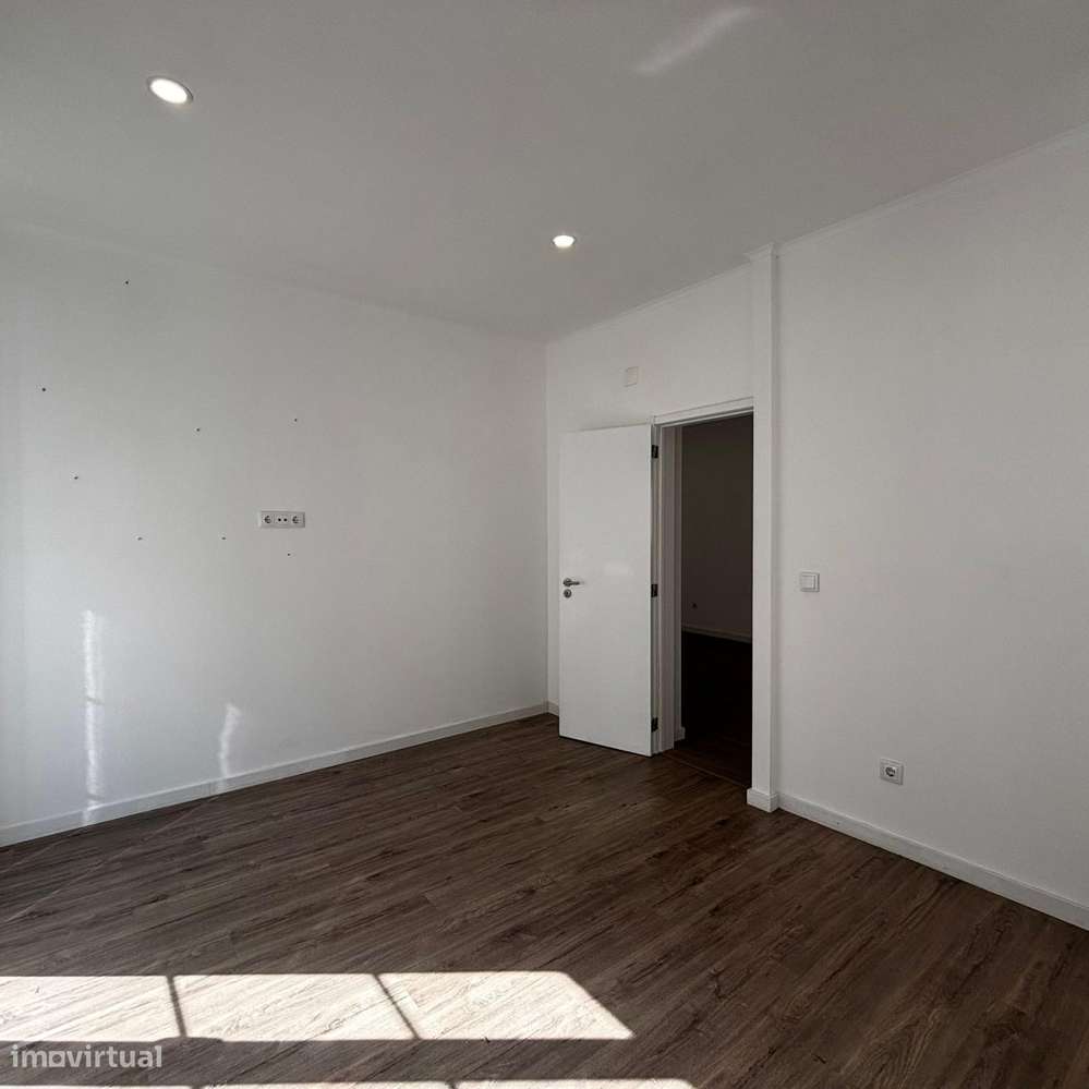 T2+1 Totalmente Remodelado em Edifício Recuperado!-22