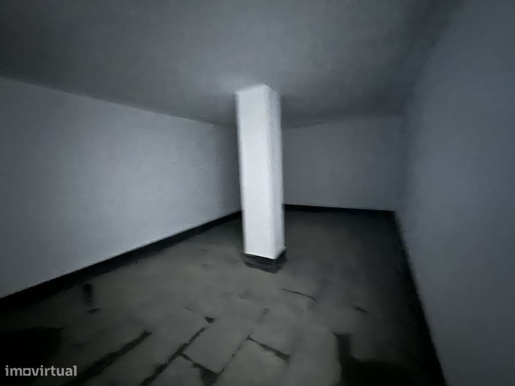 Moradia com 3 Suites, Garagem, Logradouro, Churrasqueira e Piscina-15