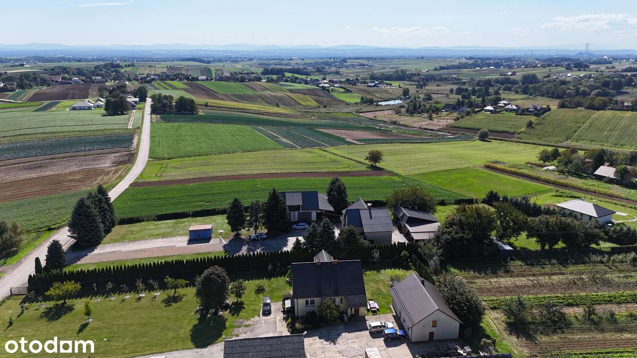 Nieruchomość z potencjałem inwestycyjnym - dom, hale, 1,42 ha ziemi-2