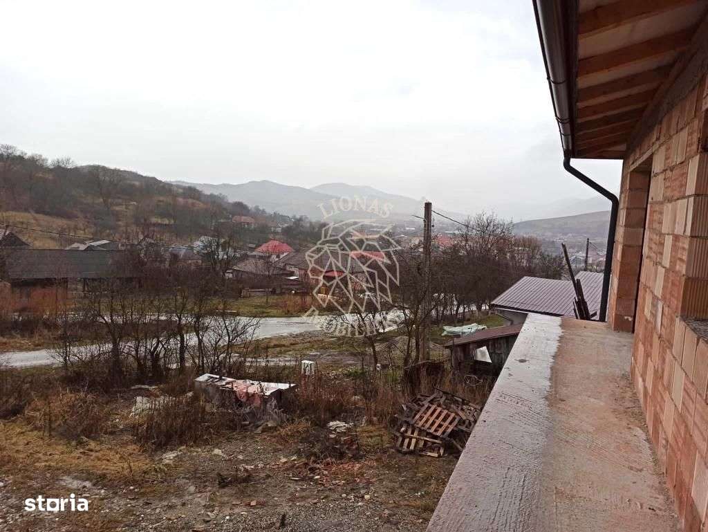 Casa la rosu 212 mp-terasa 25 mp-balcon 11 mp-teren 1034 mp-Teaca - Imagine principală: 4/8