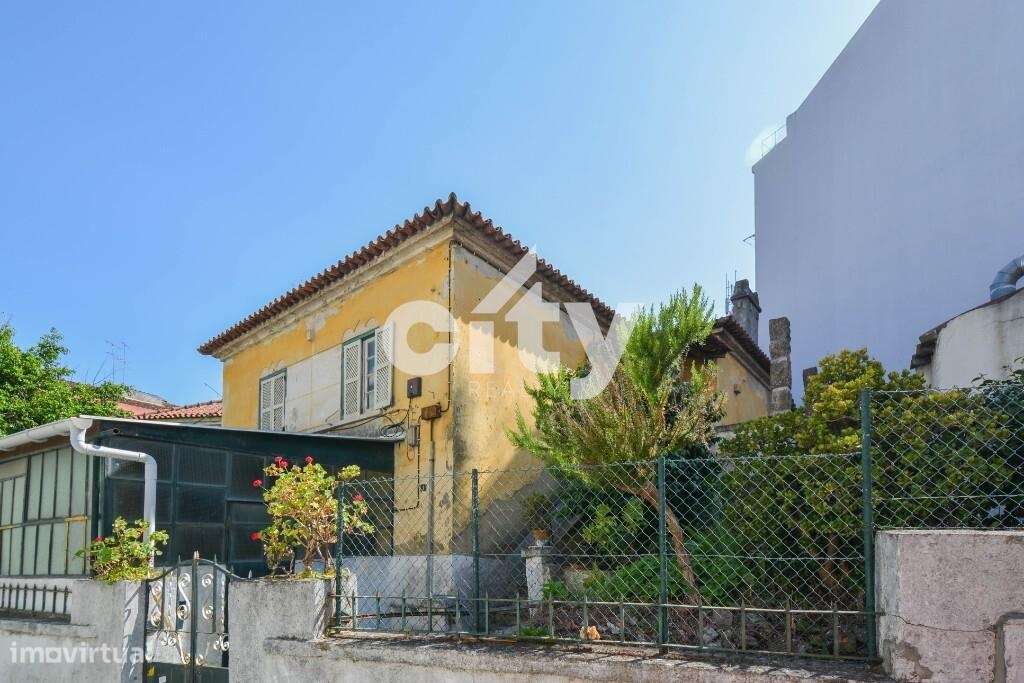Moradia com terreno no centro de Odivelas para recuperar - Grande imagem: 5/24
