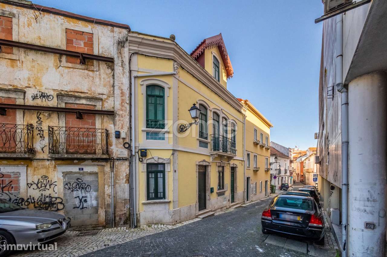 Prédio com grandes áreas no Centro de Leiria-49
