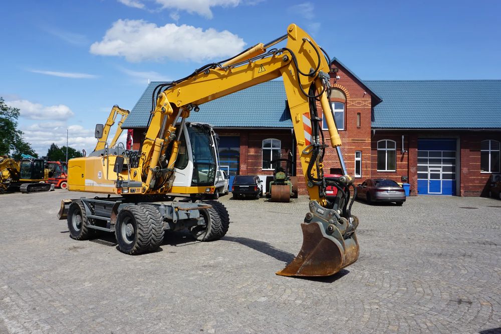 Liebherr A 900c 2009