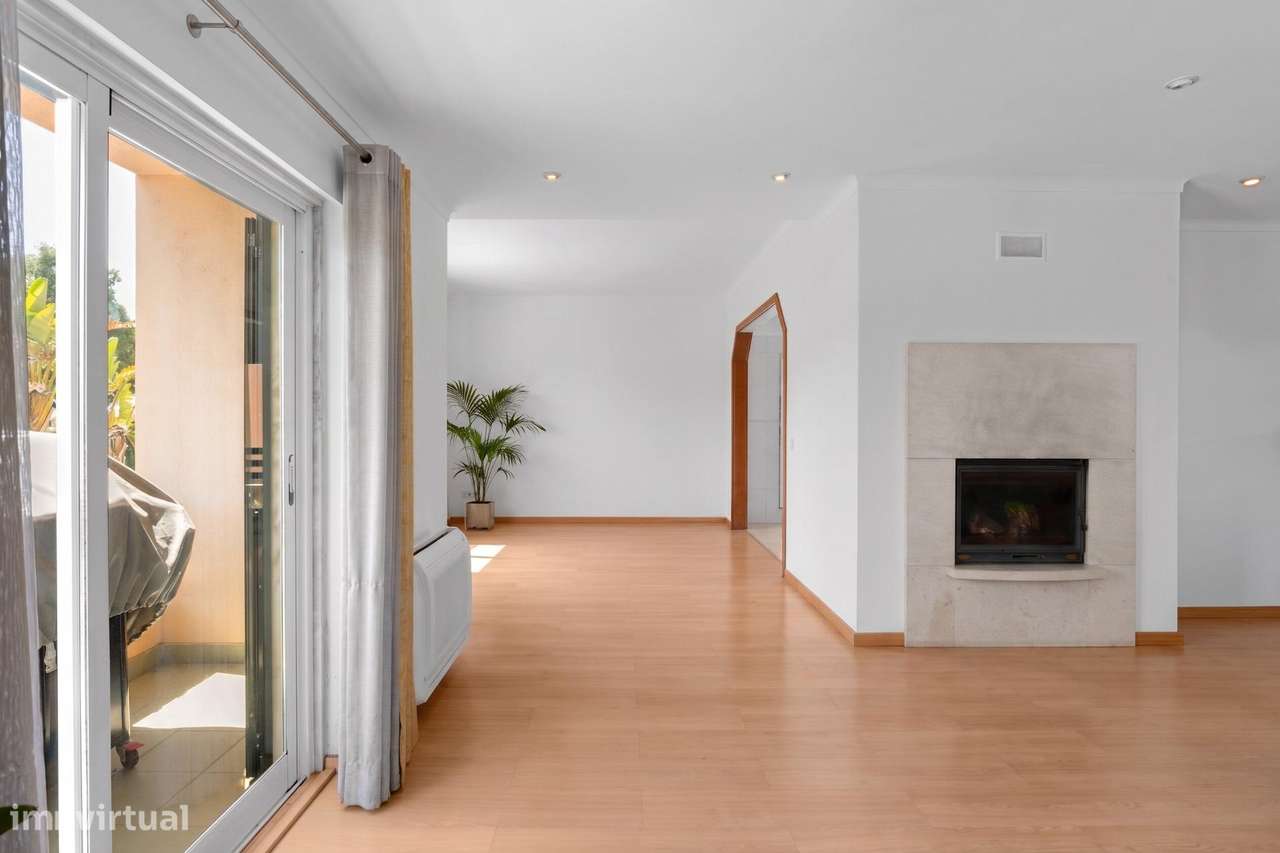 Moradia T4+1 com piscina e jardim, no Murganhal, Caxias-11
