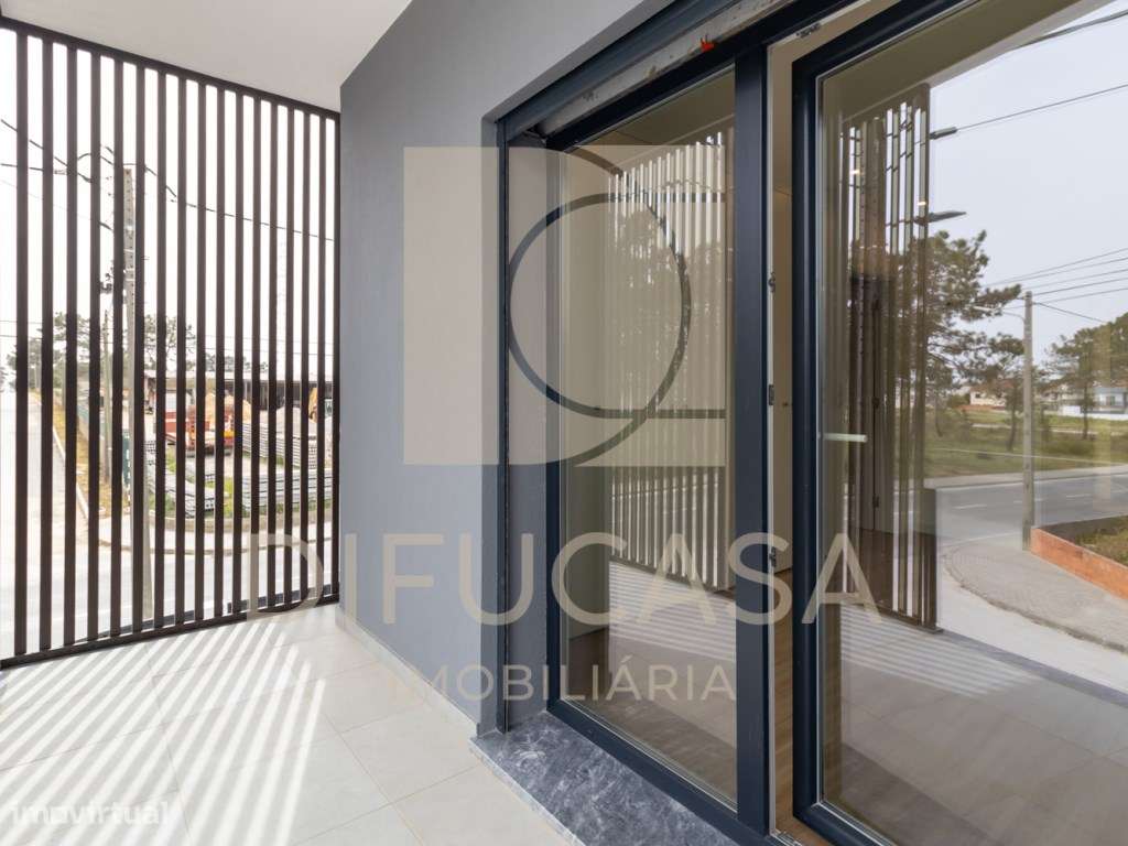 R268 Moradia Duplex - Localizada no centro de Fernão Ferro-38