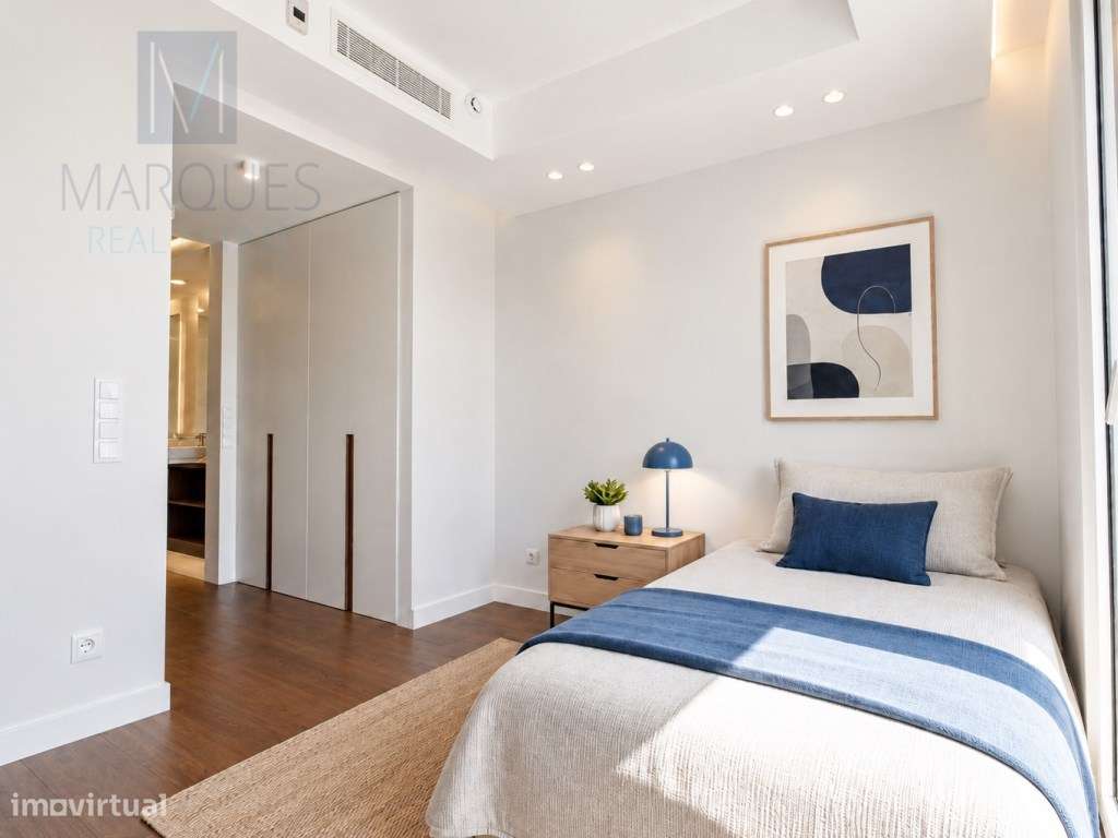 Moradia T5 com 4 Suites, Jardim e Piscina na Charneca da Caparica-14