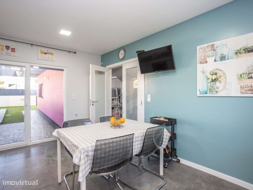 Moradia Isolada T4 com Piscina, Garagem e Acabamentos Premium-21