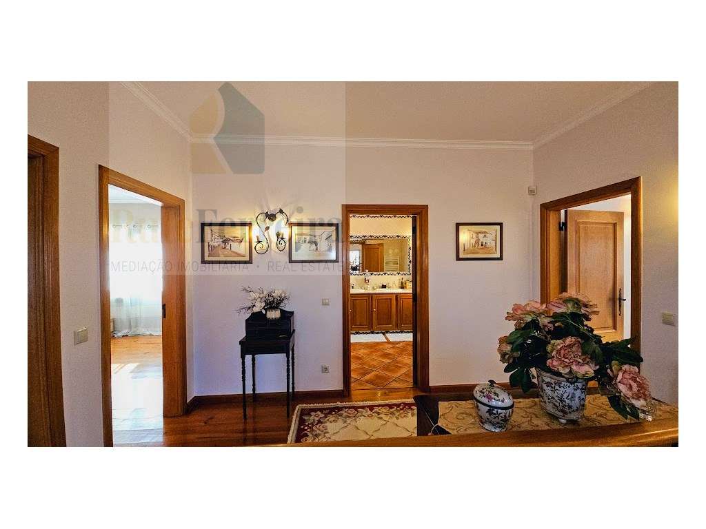 Moradia Isolada com amplo espaço exterior !!-26