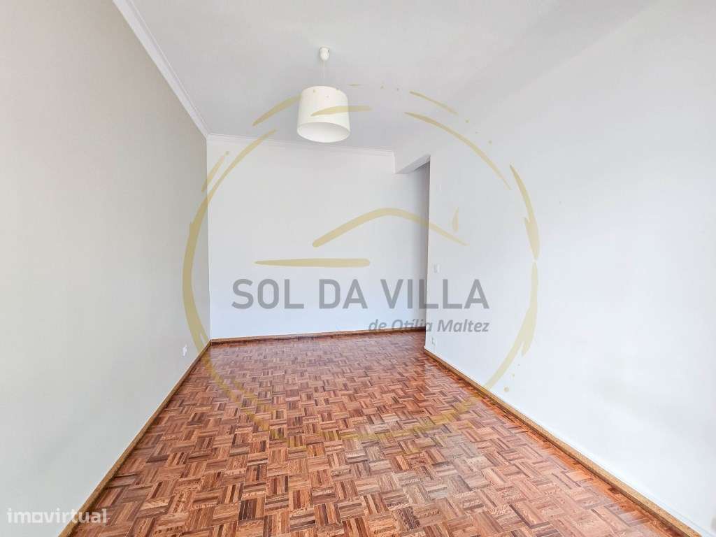 Apartamento T3 com 3 varandas - Laranjeiro, Almada - 310.000€-12